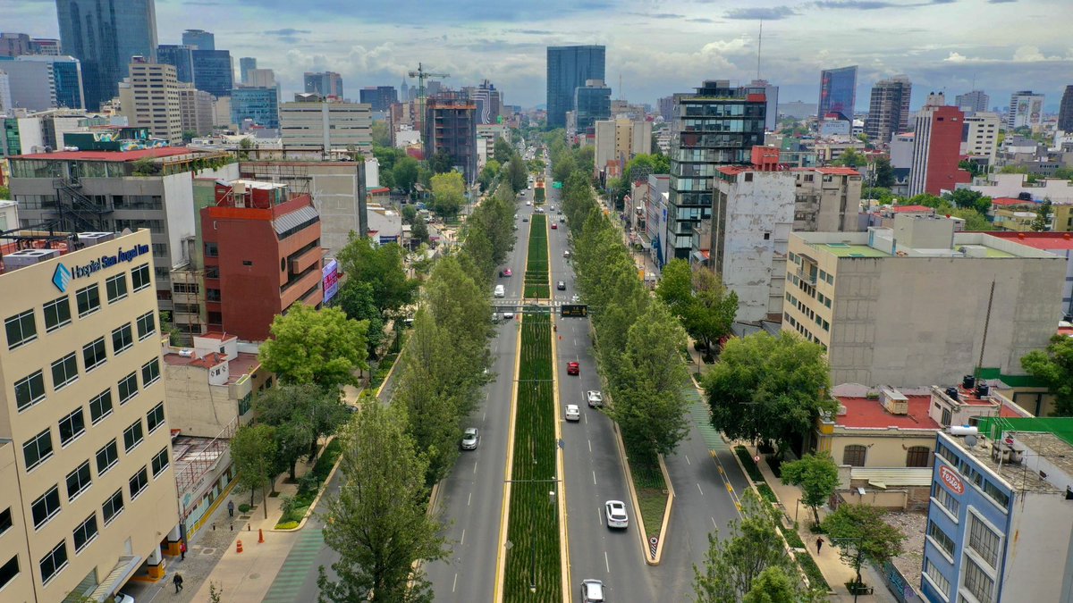 mroblesg's tweet photo. En la CdMx los espacios verdes se conectan a través de parques lineales, corredores de jardines polinizadores y otros elementos de infraestructura verde,  que mejoran la conectividad ecológica para la conservación de la naturaleza. 
#DíaMundialDelMedioAmbiente
@SEDEMA_CDMX https://t.co/4E6ka8T33a