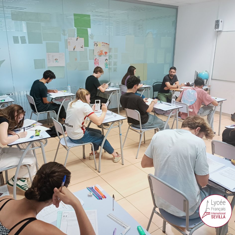 Liceo Francés Sevilla tweet media
