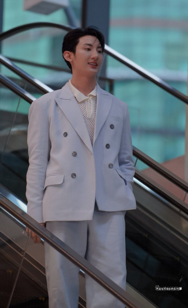 kwonaomsin's tweet photo. 🩵💙 @Toptap_jirakit @firstfh5
#FirstChalongratxTiktok 
#TikTokShopRunway
#First_Chalongrat #รักแรกของเฟริสท์
#Toptap_Jirakit https://t.co/FFMxuQsKri