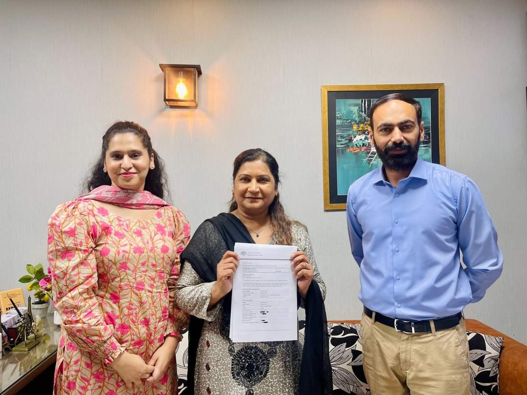 mumtaz141's tweet image. Australia 🇦🇺🦘 Visitors Visa granted 

Congratulations 🎉 to Ms. Sadia on obtaining her visitor visa! Our team worked diligently to help her achieve this milestone.
 Contact to get yours 
WhatsApp 03085551804
Hotline 03041113404,

#sc600 #australiavisitorvisa #visitvisa