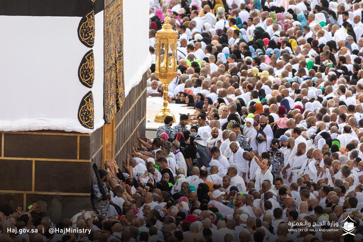 MoHU_En's tweet photo. Although languages may vary in the embrace of Allah's hospitality, souls are joined, journeying toward a common sacred destination.

#No_Hajj_without_a_permit
#Hajj_1445H
#Ease_and_Tranquility https://t.co/az4Op4eg9q