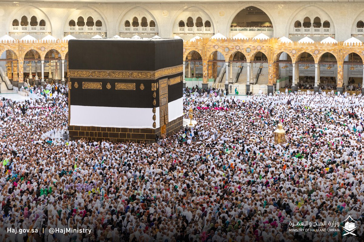 MoHU_En's tweet photo. Although languages may vary in the embrace of Allah's hospitality, souls are joined, journeying toward a common sacred destination.

#No_Hajj_without_a_permit
#Hajj_1445H
#Ease_and_Tranquility https://t.co/az4Op4eg9q