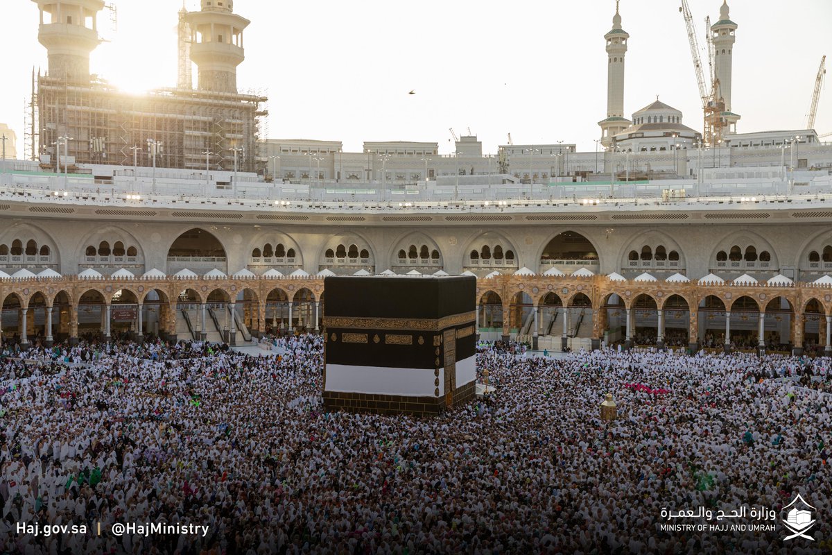 MoHU_En's tweet photo. Although languages may vary in the embrace of Allah's hospitality, souls are joined, journeying toward a common sacred destination.

#No_Hajj_without_a_permit
#Hajj_1445H
#Ease_and_Tranquility https://t.co/az4Op4eg9q