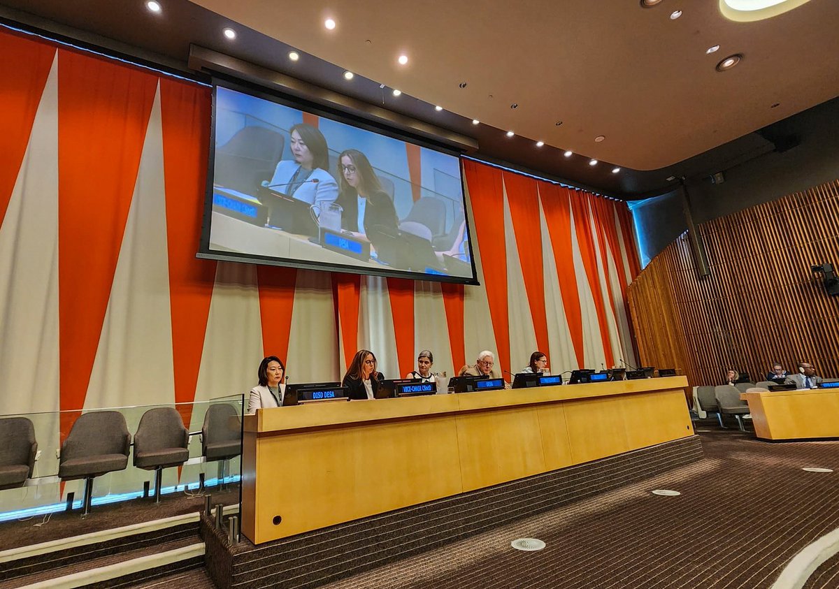 RDenONU's tweet photo. Hoy la Consejera @CarlaCarlson, en su calidad de Vicepresidente del 6️⃣2️⃣ º período de sesiones de la Comisión de Desarrollo Social #CSocD62, presentó el informe de la misma el cual fue celebrado del 5 al 14 de febrero de 2024, en el cual:
🔹Se celebraron 6 Paneles de Alto Nivel 🧑🏫.
🔹Se presentaron 3 proyectos de resolución 📜.
🔹22 ministros y viceministros participaron 👨🏻💼👩🏻💼.
🔹Asistieron más de 300 organizaciones de la sociedad civil🧍🏻♀️🧍🏻♂️🤲.
🔹Se convocaron 50 eventos paralelos y un foro de la sociedad civil 👩🏫👨🏫. @MIREXRD