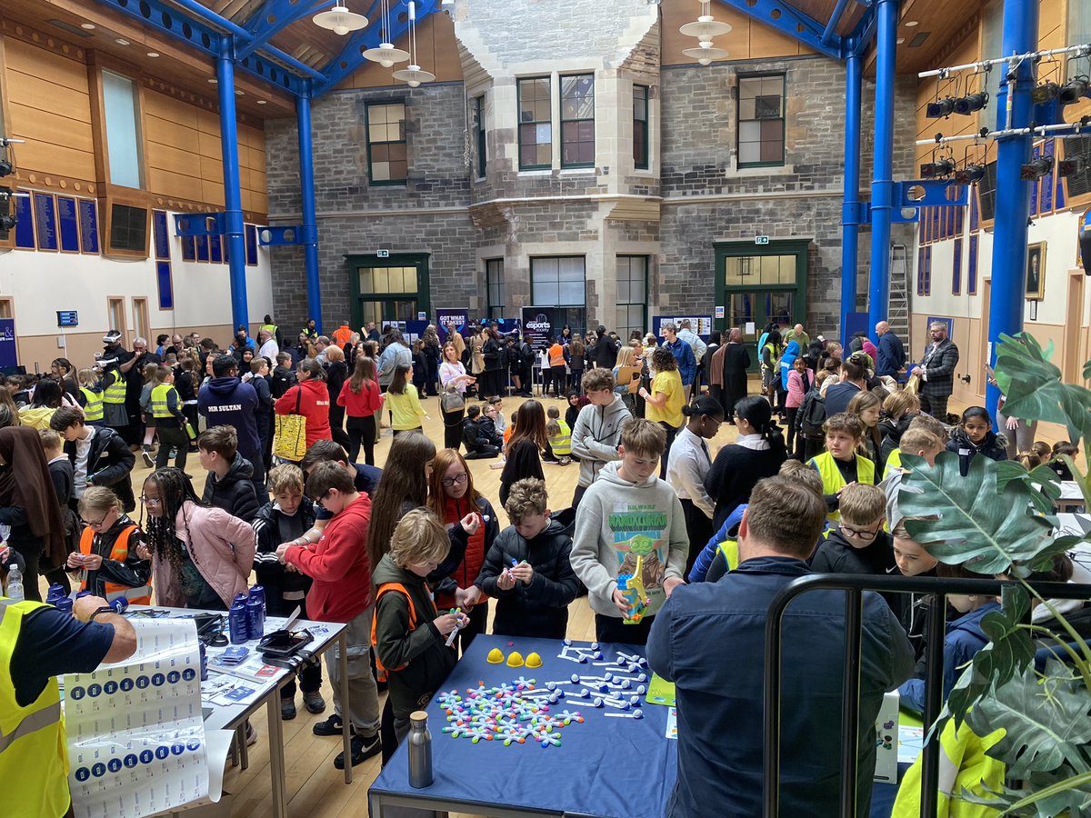 StobswellSTEM's tweet photo. Thrilled with our 1st ever P6 transition STEM Expo. Fantastic to see all our learners so engaged in areas of STEM. A huge thanks to all our partners for making it possible. @morganacademy1 senior pupils need commended for the fantastic support they provided. #dundeelearning https://t.co/8F1h408mM4