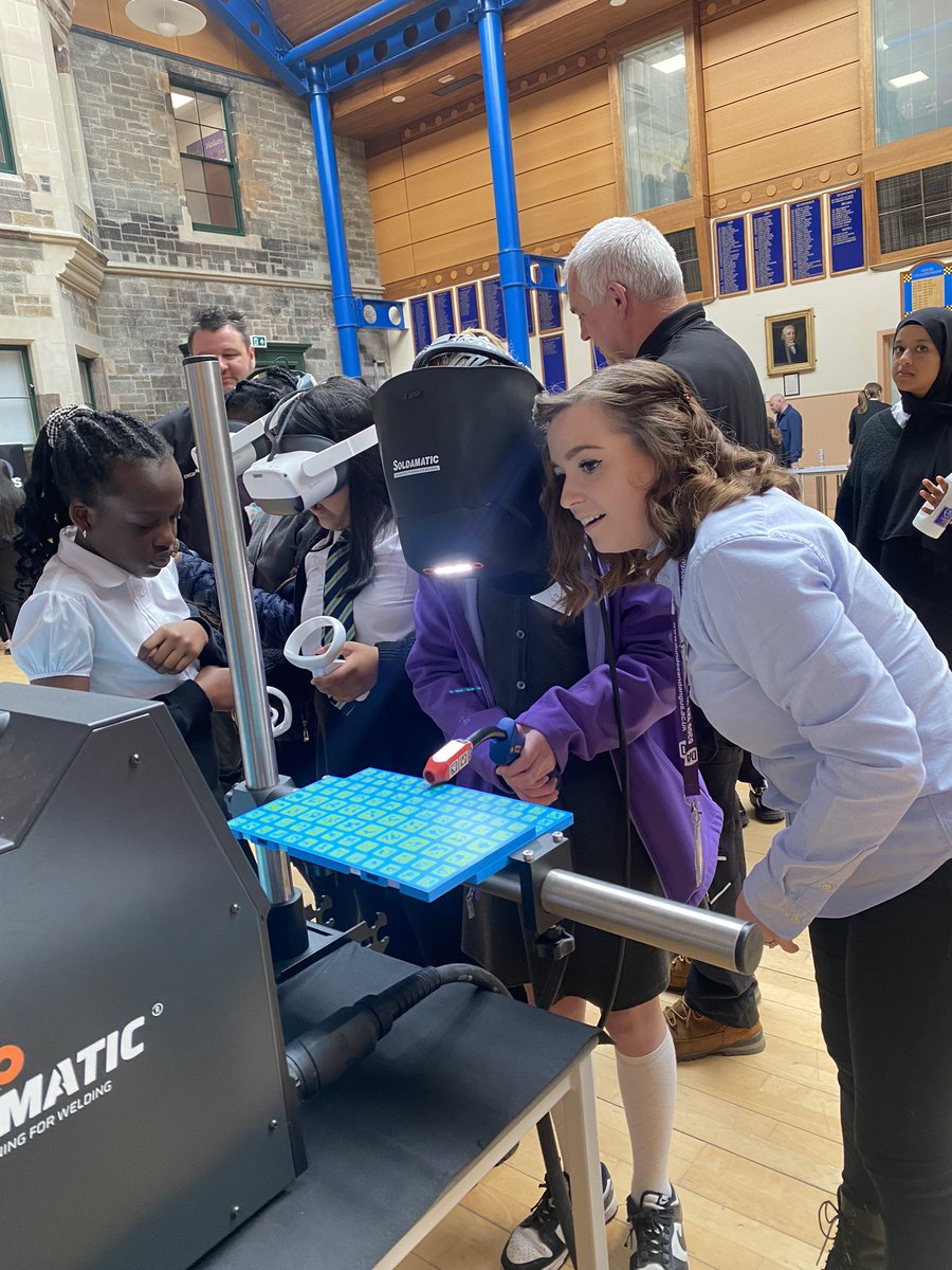 StobswellSTEM's tweet photo. Thrilled with our 1st ever P6 transition STEM Expo. Fantastic to see all our learners so engaged in areas of STEM. A huge thanks to all our partners for making it possible. @morganacademy1 senior pupils need commended for the fantastic support they provided. #dundeelearning https://t.co/8F1h408mM4