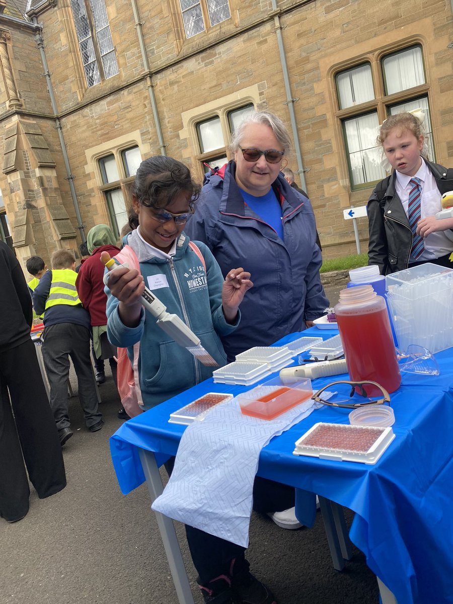 StobswellSTEM's tweet photo. Thrilled with our 1st ever P6 transition STEM Expo. Fantastic to see all our learners so engaged in areas of STEM. A huge thanks to all our partners for making it possible. @morganacademy1 senior pupils need commended for the fantastic support they provided. #dundeelearning https://t.co/8F1h408mM4