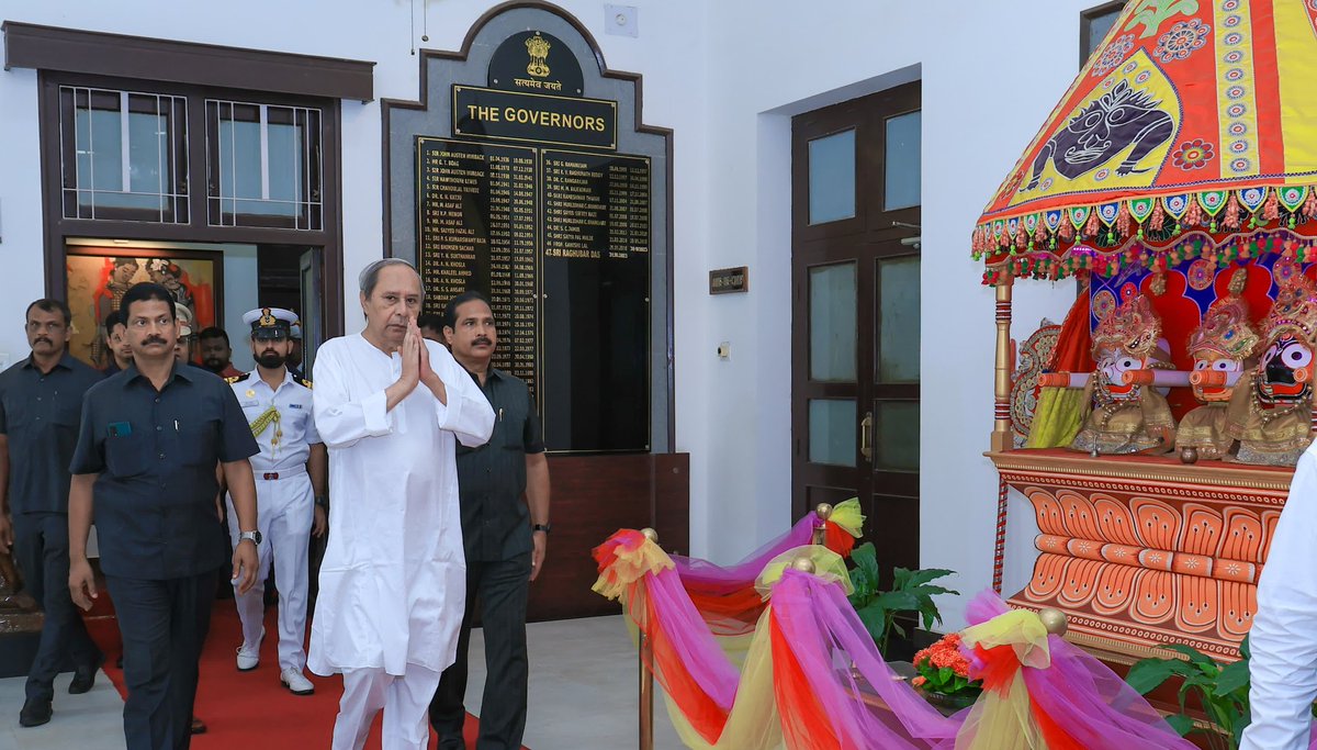 RatanMeher1's tweet photo. It is not about any political prties or anything other but this man is a dynamic leader. In other hand everything was going ri8 upto when the control of the prty politics was under him but after handing little pwr &amp; opportunities to tha Pandian, destroyed their the prty politics. https://t.co/reeLMxR2T9