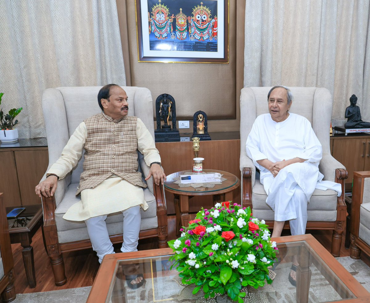 RatanMeher1's tweet photo. It is not about any political prties or anything other but this man is a dynamic leader. In other hand everything was going ri8 upto when the control of the prty politics was under him but after handing little pwr &amp; opportunities to tha Pandian, destroyed their the prty politics. https://t.co/reeLMxR2T9