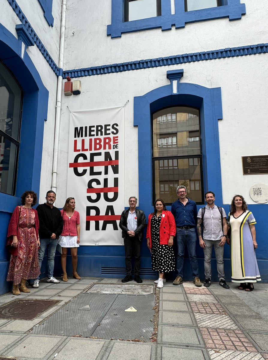 iuasturias's tweet image. En #Mieres, que también en las europeas 𝐦𝐚𝐫𝐜𝐚 𝐞𝐥 𝐫𝐮𝐦𝐛𝐨. Frente a la casa de cultura para reivindicar la  𝐥𝐢𝐛𝐞𝐫𝐭𝐚𝐝 𝐝𝐞 𝐞𝐱𝐩𝐫𝐞𝐬𝐢𝐨́𝐧 frente a la censura que imponen donde pueden la derecha y la ultraderecha, con @ManuPineda, @WalterBaierEL e @Iumieres
