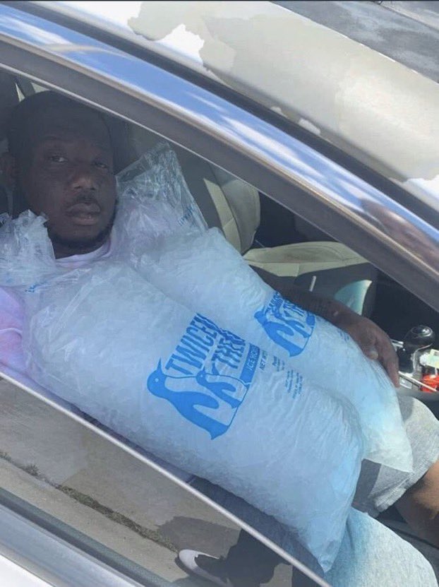 Sami täs moro. Tos mimmeil ja kundeil kikka miten pysyy viileenä näinä kuumina kesäpäivinä. Ei mul muut, moro!