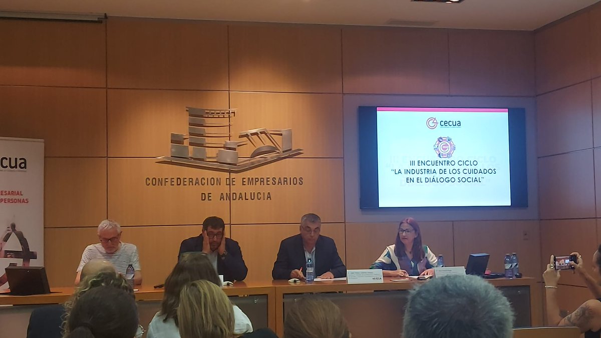 Ugt_A_Sanidad's tweet photo. 📌La secretaria federal de Salud de #UGT Servicios Públicos, Ana Francés, ha participado hoy en las Jornadas de CECUA “La industria de los cuidados en el diálogo social”, celebrado en la sede de la Confederación de Empresarios de Andalucía, en Sevilla #SiempreContigo https://t.co/3Wxf5whK4H