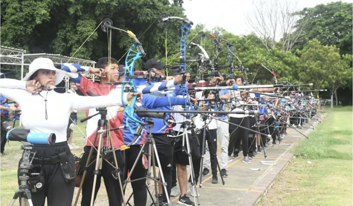revrecreo's tweet photo. 🏹¡GRAN LOGRO! La #UASD triunfó en la competencia de tiro con arco de los Juegos Universitarios 2024🥇, #Unapec destacó en segundo lugar🥈, y #UTESA y O&M tercer lugar🥉¡Felicidades a todos los participantes! Estos logros son inspiradores👏 #RD #TiroconArco #Universidades https://t.co/YLRWucVnrc
