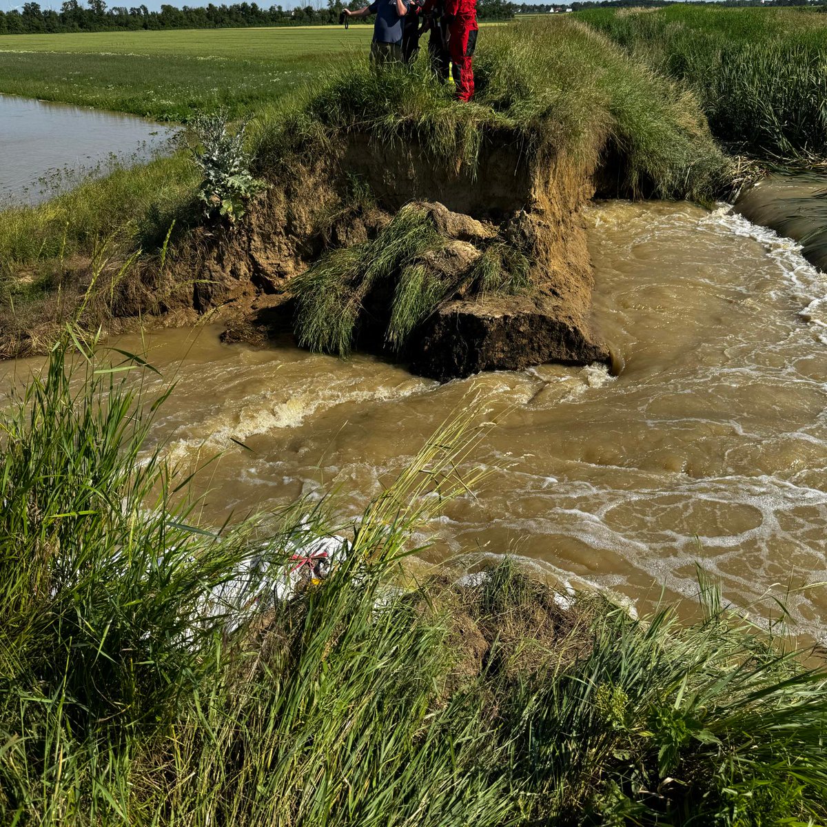 FF_Mgg's tweet photo. #Dammbruch des Russbaches bei Deutsch Wagram.
Im Machfeld, die Feuerwehren sind im Einsatz. 
Keine Gefahr. https://t.co/fuNLJFCuKX