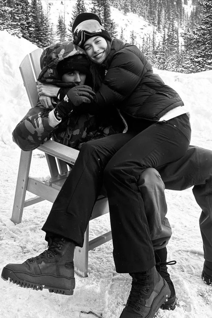 justin and hailey bieber in aspen 🩶