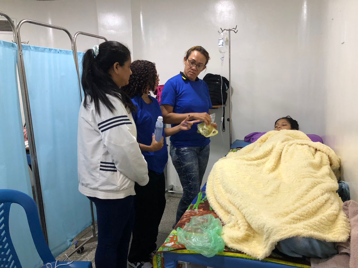 Unt_iranies's tweet photo. #5Jun|| Por lineamientos de nuestro pdte. #Cojedes, Luis Villanueva, Sec. Electoral Gladys Farfán y Sec. JDS de la parroquia #Iranies, haciendo entrega de medicamentos a adolescente recluida en el hospital Gral. Egor Nucette del mcpio. #SanCarlos.
#UNTContigo https://t.co/MEEYKzK5ym