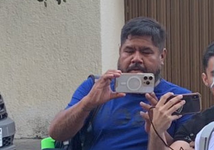 ElGranDictador6's tweet photo. OJO 🆘 

Este señor se la pasa en Providencia acosando niñas que salen de los restaurants. Es la 3era vez que lo vemos. Lo reportamos y la policía dice que “no pueden hacer nada”. 

Ayuda @PabloLemusN @muralcom @Trafico_ZMG @frangieruchis @informador @TVAztecaJalisco https://t.co/KxzcAUU20R