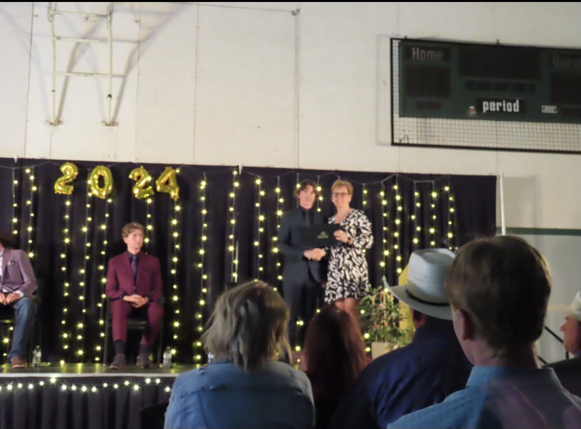 Karlasilb's tweet photo. Congratulations to Kade Collins on receiving the SYA scholarship.  Thank you to @EECOL Electric for sponsoring this scholarship! https://t.co/j6wTLlkeU0