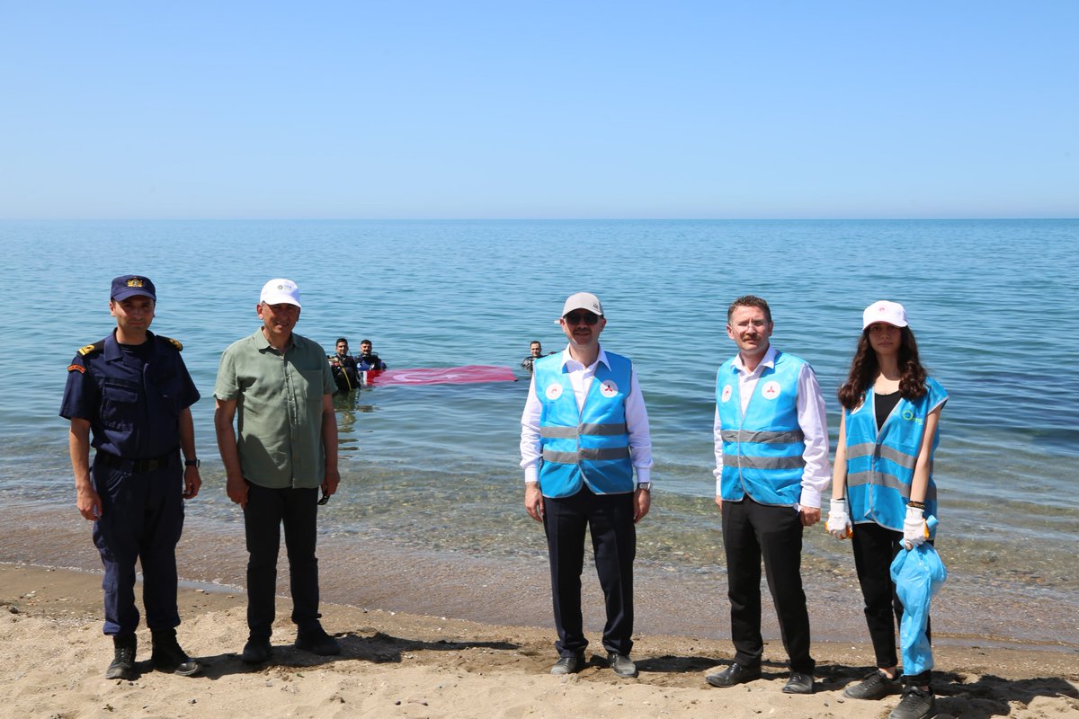 valiserdengecti's tweet photo. 4⃣ #DünyaÇevreGünü 🍀🏖️
Bir damla suyumuz, tek karış toprağımız ve şanlı bayrağımızın dalgalandığı gökyüzümüz için atacağımız her adım çok önemli.
Tasarruf, temiz kullanma, doğaya saygı hepimize yakışır.
#ÇevreHaftası💚 #OrtakEvimiz🌎
📍Plajlar Bölgesi https://t.co/F7yWJQCIzb