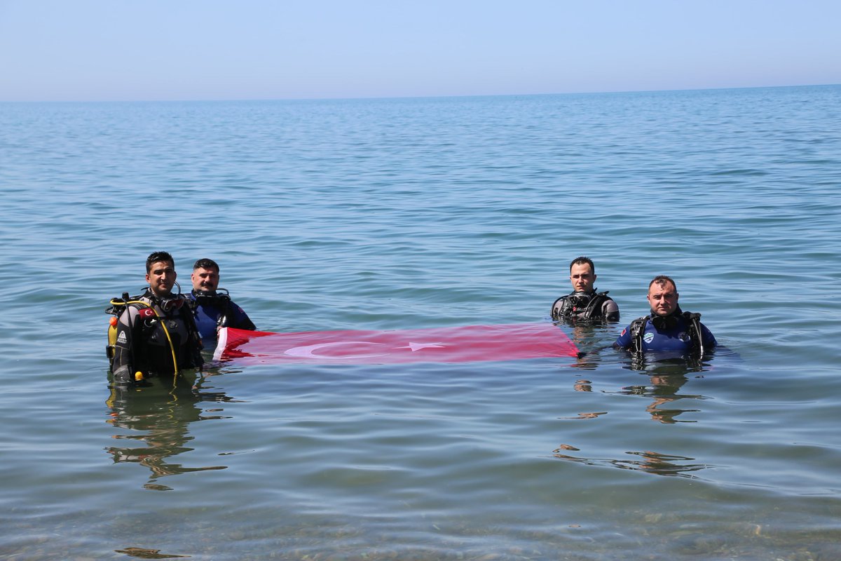 valiserdengecti's tweet photo. 4⃣ #DünyaÇevreGünü 🍀🏖️
Bir damla suyumuz, tek karış toprağımız ve şanlı bayrağımızın dalgalandığı gökyüzümüz için atacağımız her adım çok önemli.
Tasarruf, temiz kullanma, doğaya saygı hepimize yakışır.
#ÇevreHaftası💚 #OrtakEvimiz🌎
📍Plajlar Bölgesi https://t.co/F7yWJQCIzb