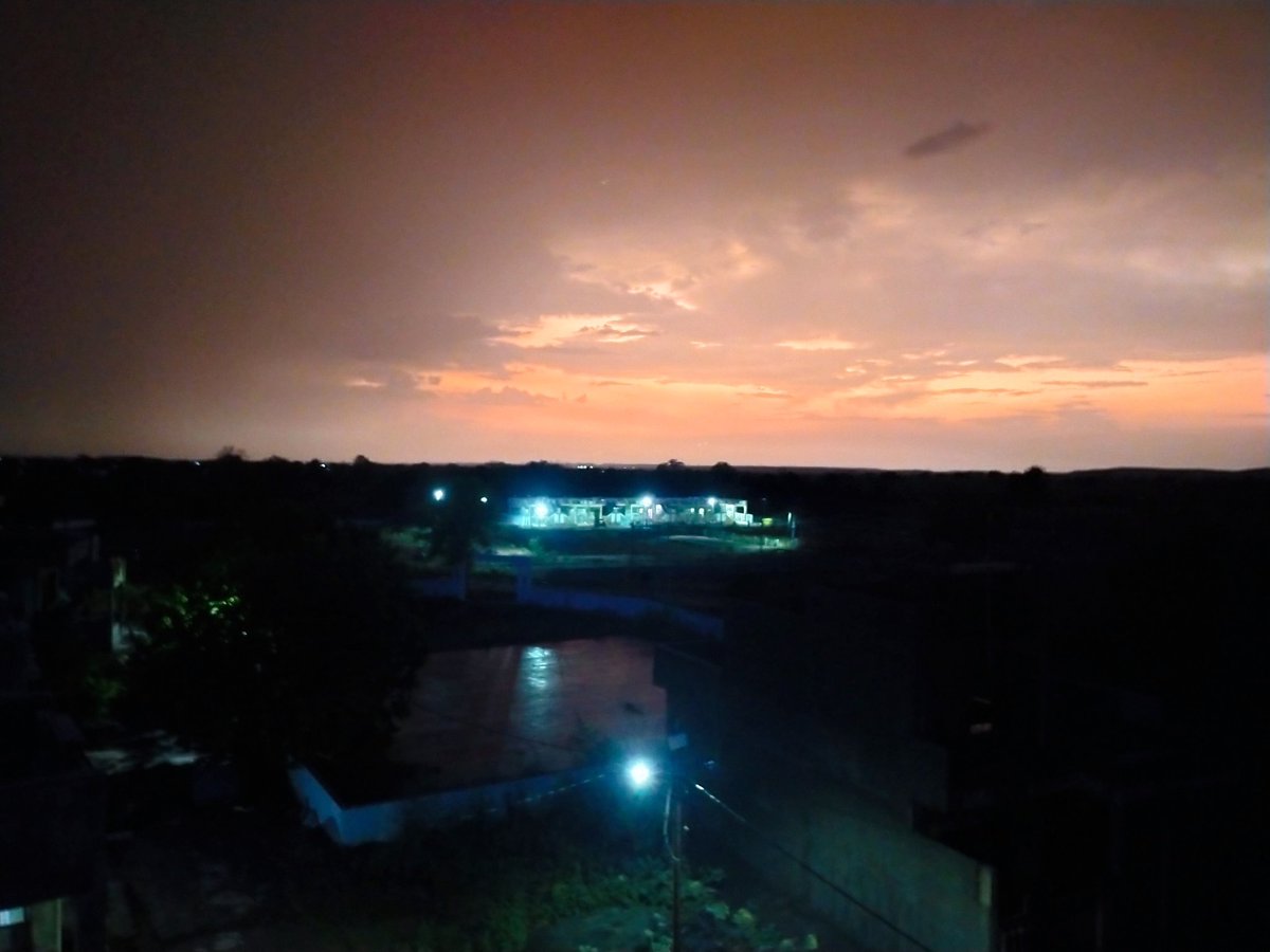 Karnathesaviour's tweet photo. ख्वाहिश जिंदगी की जीने में जल रही है ..🖤 https://t.co/EleBUbmSQO