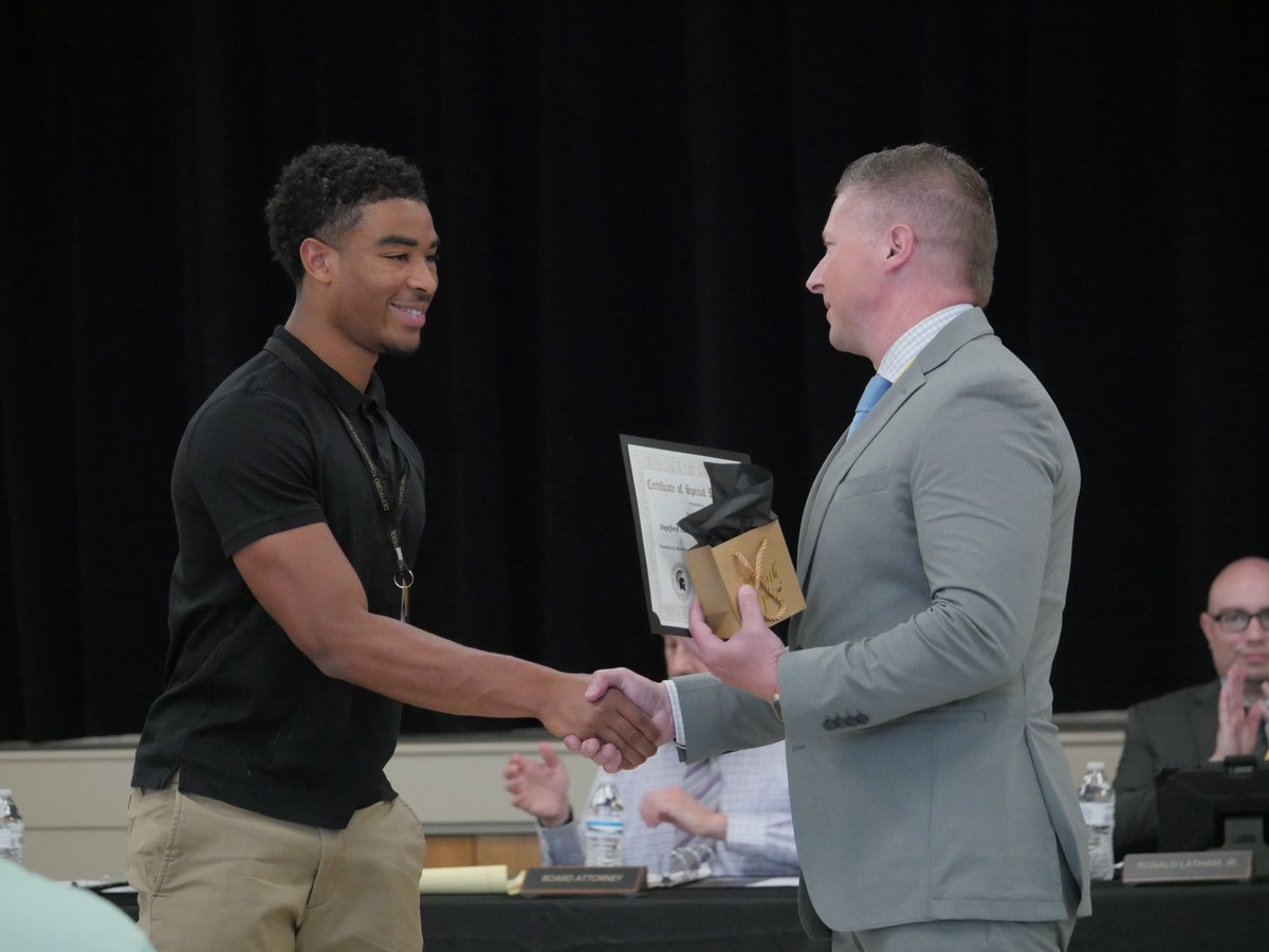 deptfordschools's tweet photo. Thank you to CJ Carter ('24) for serving as the Deptford Township Board of Education student representative! Mr. Kanauss &amp; the Board recognized CJ yesterday for his exemplary service throughout the 24-25 school year. We wish him the best as he moves on to @UrsinusCollege! 🎓🖤💛 https://t.co/g6ccpOTLVF