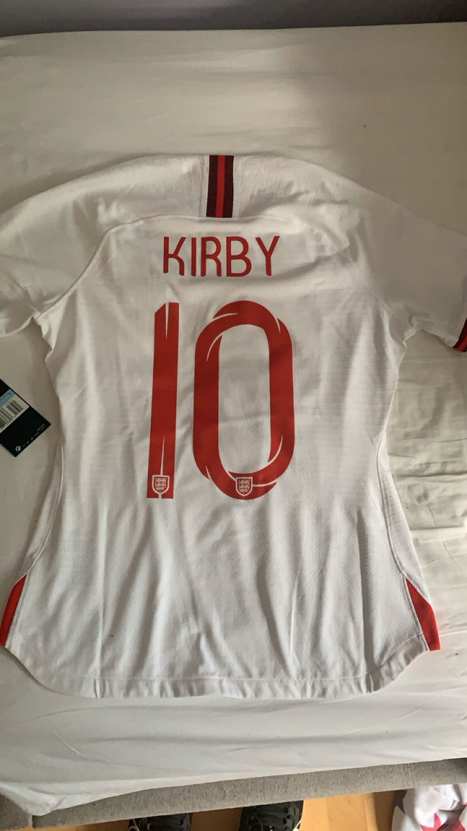 KirstyGB13's tweet image. big shoutout to @ThrowbackTops for this stunning shirt go hit them up for affordable but good quality women’s football shirts 🫶