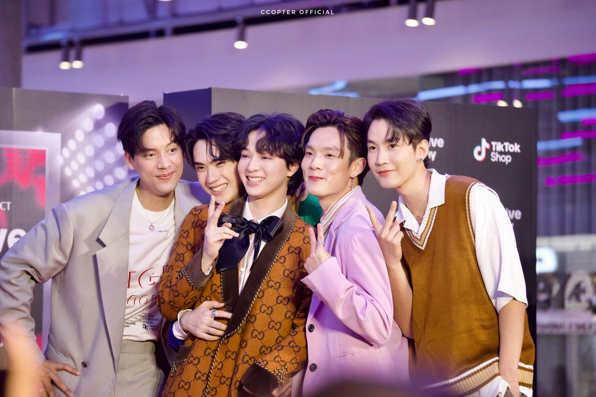 ccopterofficial's tweet photo. ไหน แววตาความคิดถึงมันเป็นยังไง 
แบบนี้  แบบนี้หรือเปล่า ~ 

#TiktokShopRunwayxSB5 
#ขุณขิมมอญ 
#CTRPANUWAT 
#บาสเด็กอ้วนที่แท้จริง
#TaeDarvid 
#TEeThanapon https://t.co/FO2LfUPg2i