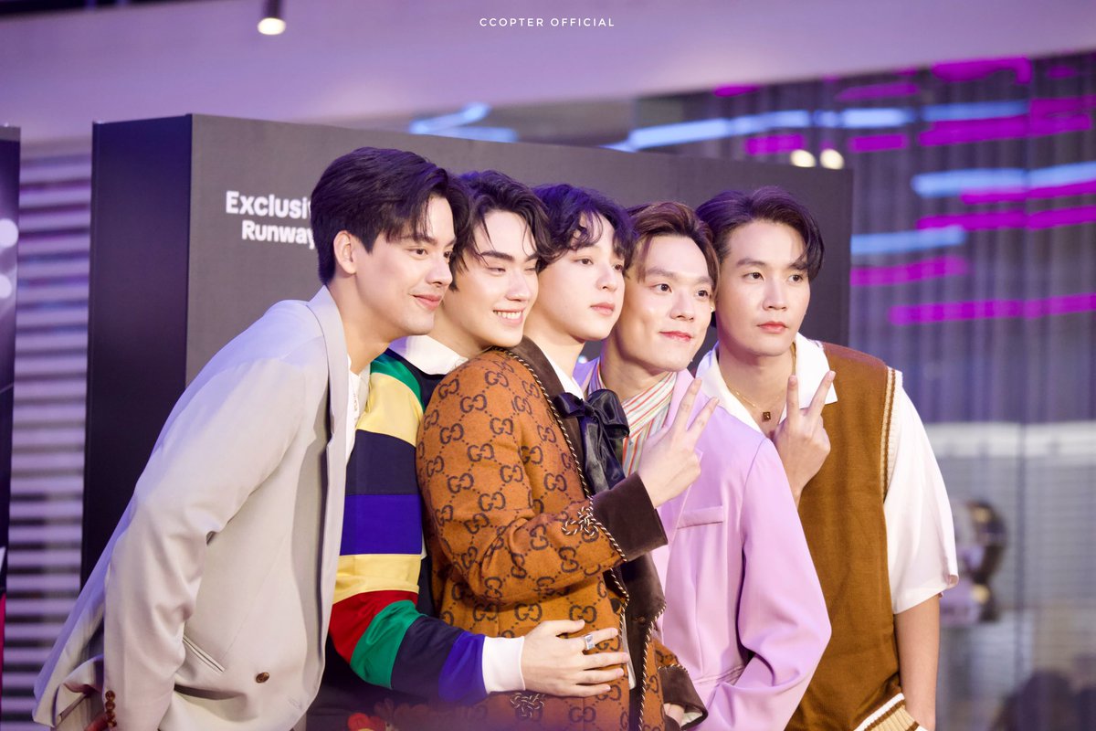ccopterofficial's tweet photo. ไหน แววตาความคิดถึงมันเป็นยังไง 
แบบนี้  แบบนี้หรือเปล่า ~ 

#TiktokShopRunwayxSB5 
#ขุณขิมมอญ 
#CTRPANUWAT 
#บาสเด็กอ้วนที่แท้จริง
#TaeDarvid 
#TEeThanapon https://t.co/FO2LfUPg2i