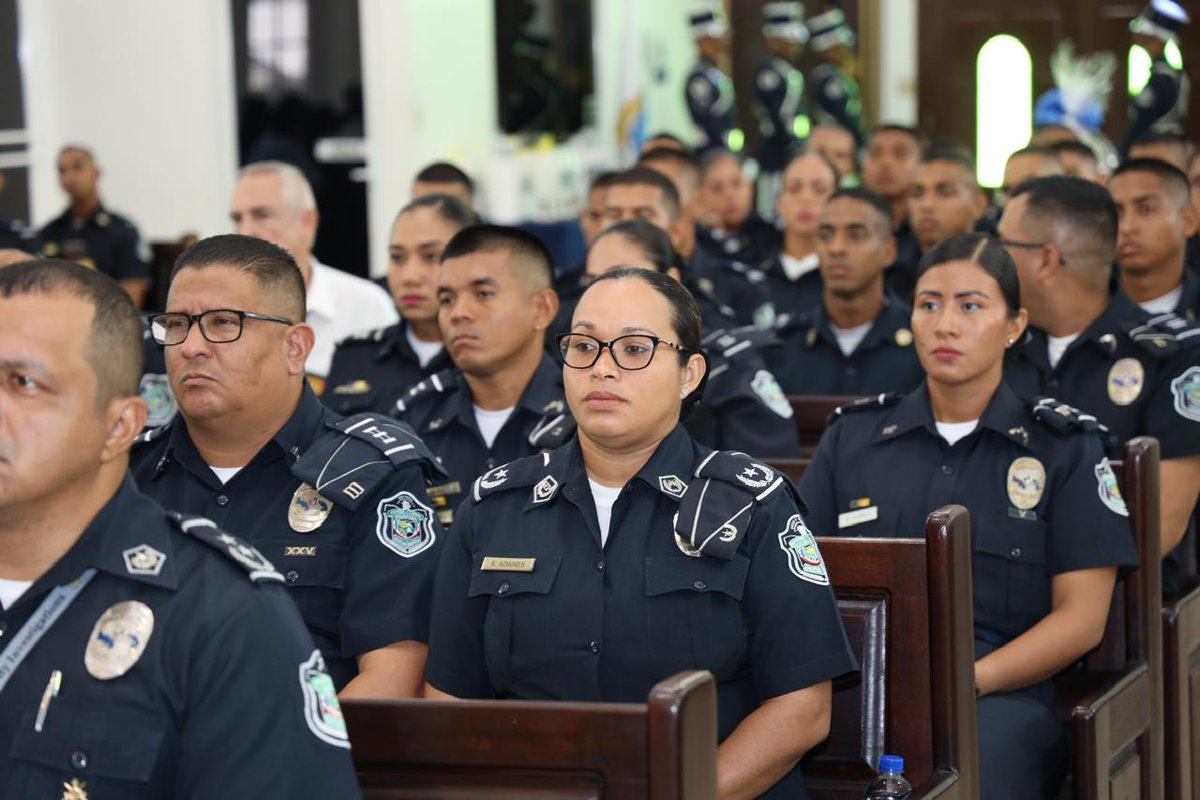policiadepanama's tweet photo. En conmemoración a los #26Aniversario de la Escuela de Oficiales de Policía Dr. Justo Arosemena #ESOPOL, realizamos una eucaristía, presidida por Monseñor Rafael Valdivieso Miranda. #Felicidades https://t.co/royRR07sNI