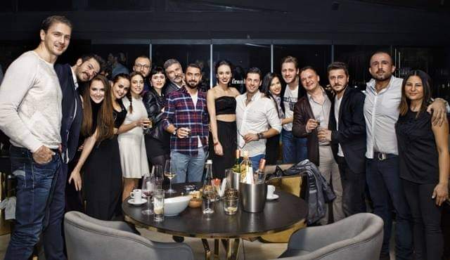 IngridLavandier's tweet photo. De mi galería de fotos. Un recuerdo de actores y técnicos de la serie #KaraParaAşk ¿a quienes identifican? https://t.co/F9qpnp0vLS