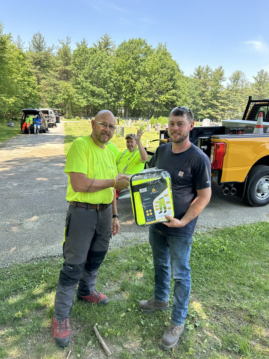 baystateroads's tweet photo. James, from the Westminster Department of Public Works, got a perfect score today during the 2-day Chainsaw Skills and Safety class! He won a pair of high-viz chaps for that perfect score. Strong work James! https://t.co/T3c2guWX3s