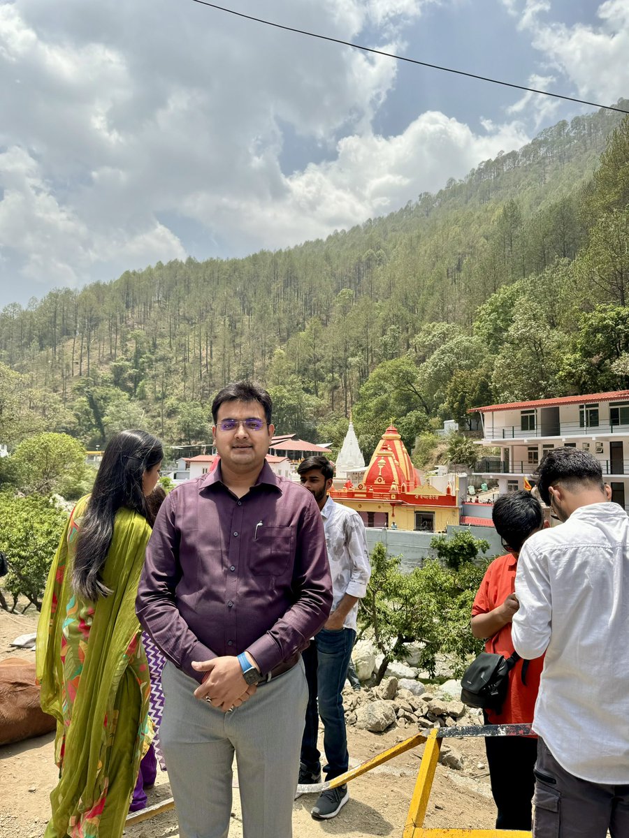 ParasChauhanIND's tweet photo. 🙏Today Fortunate enough to get blessings of Lord Neem Karoli Baba Mandir at Kainchi Dham, Nainital 🌸😊
.
.
.
.
.
 #neemkarolibaba #kainchidham #nainital #bhimtal https://t.co/u1uWehQRWw