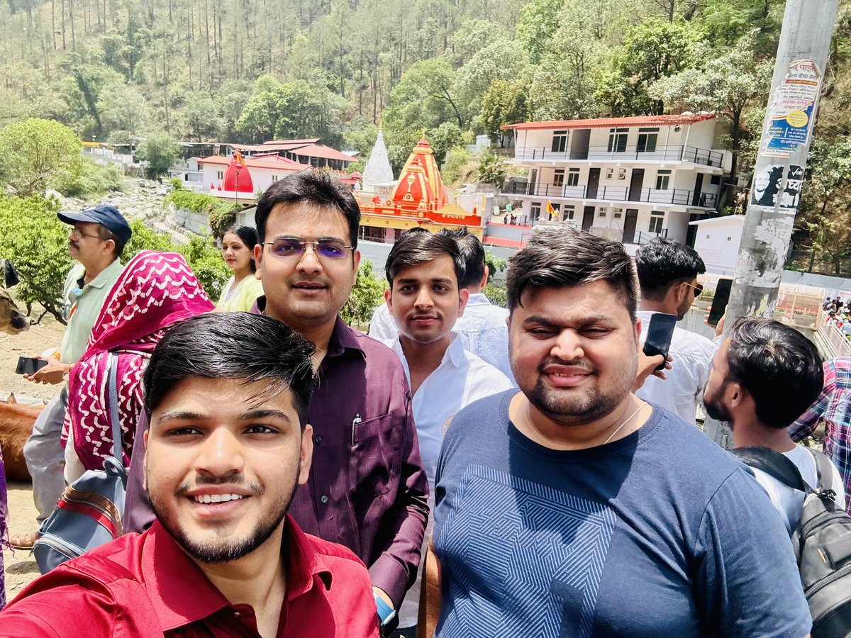 ParasChauhanIND's tweet photo. 🙏Today Fortunate enough to get blessings of Lord Neem Karoli Baba Mandir at Kainchi Dham, Nainital 🌸😊
.
.
.
.
.
 #neemkarolibaba #kainchidham #nainital #bhimtal https://t.co/u1uWehQRWw