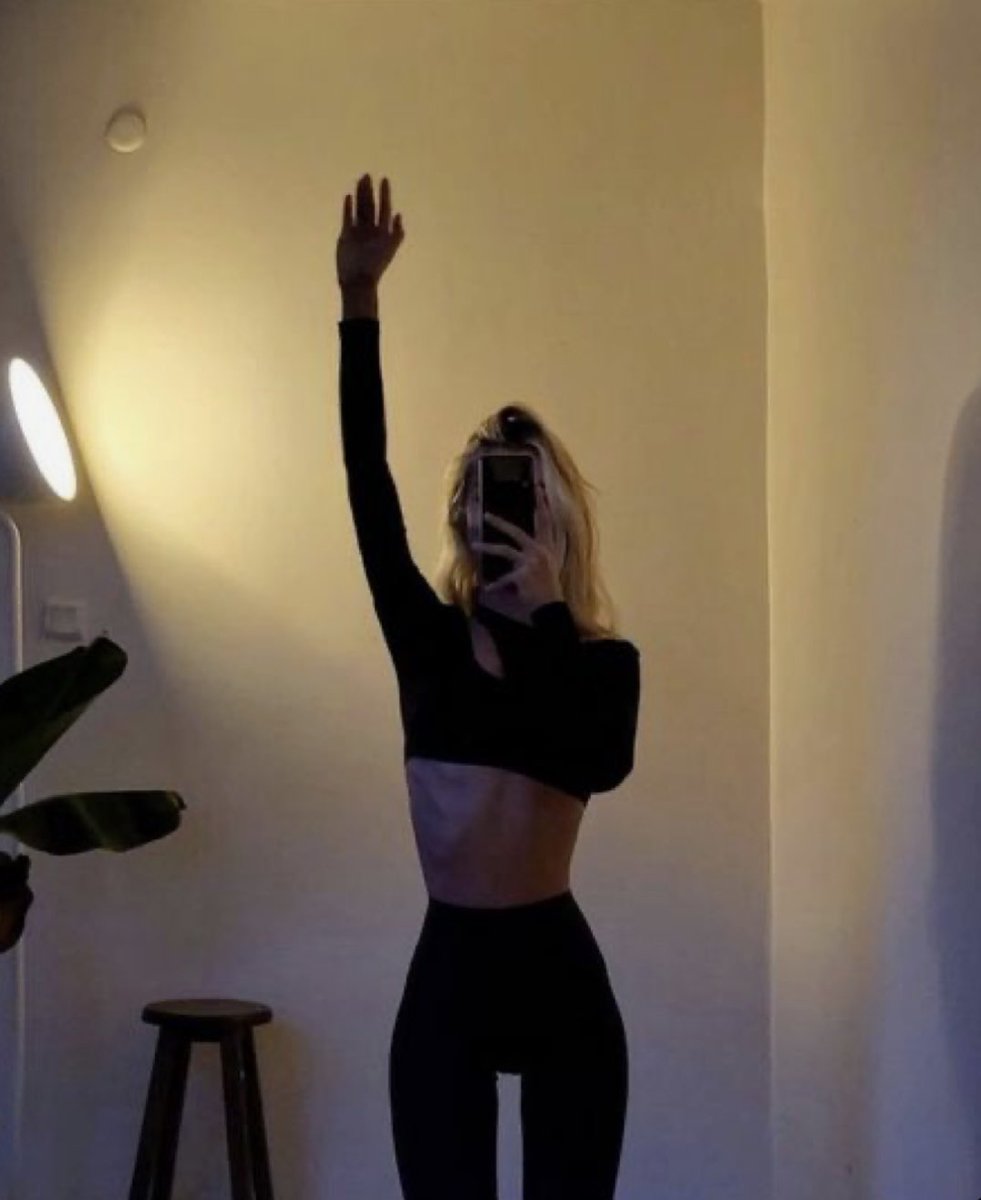 skinnycols's tweet photo. when i say i wanna be skinny this is what i mean https://t.co/xB8Ql7BrBA