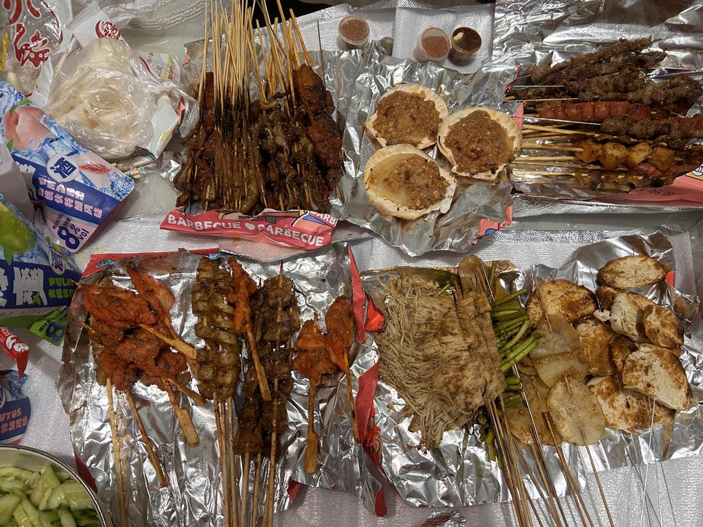 Manren05's tweet photo. 不知道为什么别人那么喜欢吃烧烤，我感觉没那么好吃啊，还没鸡柳好吃😂 https://t.co/9X5PyASV6i