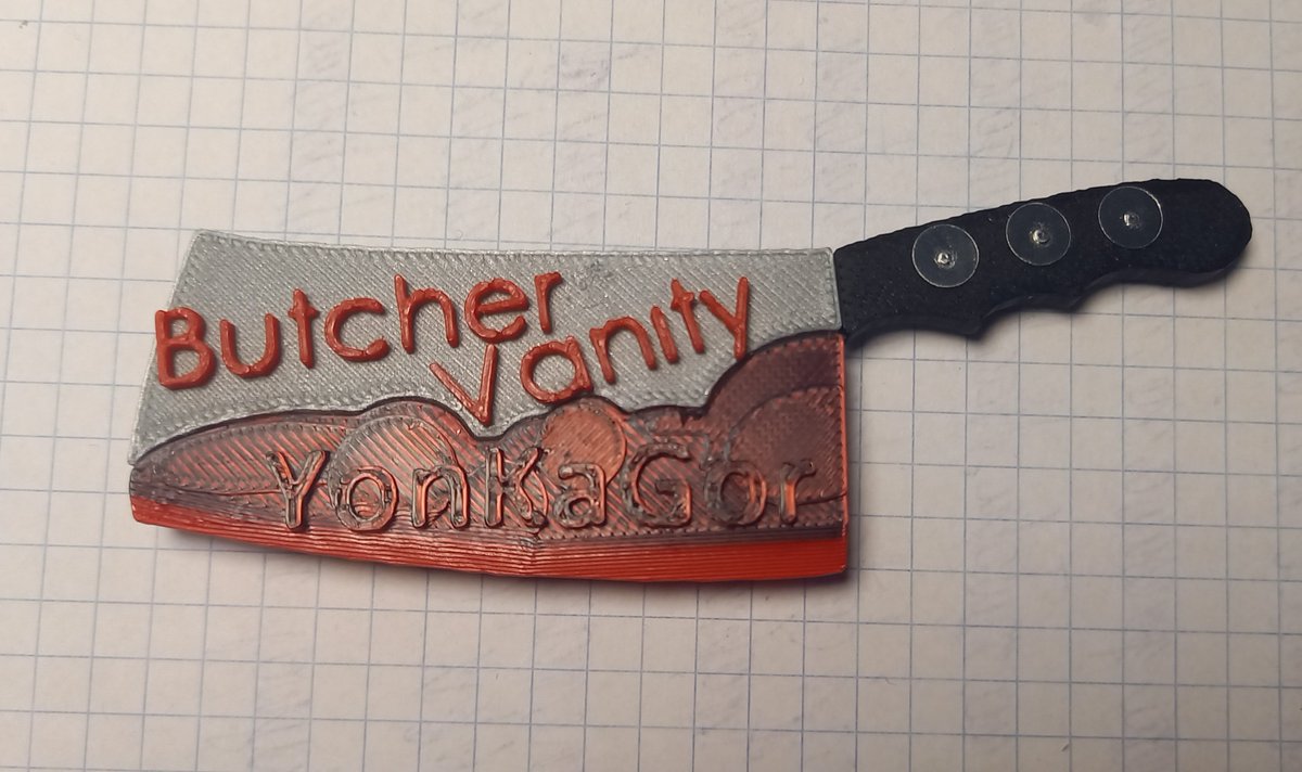 DrogaPiotr's tweet photo. Not even 24 hours after YonKaGor's ,,Butcher Vanity" cover dropped, yesterday I made a backpack pin of a YonKaCleaver ( or a YonKleaver )
Had to wait a day since it got dark before i could get a tolerable photo.
Total time: 4.5 hours
#yonkagorfanart https://t.co/PTzM7k2alx