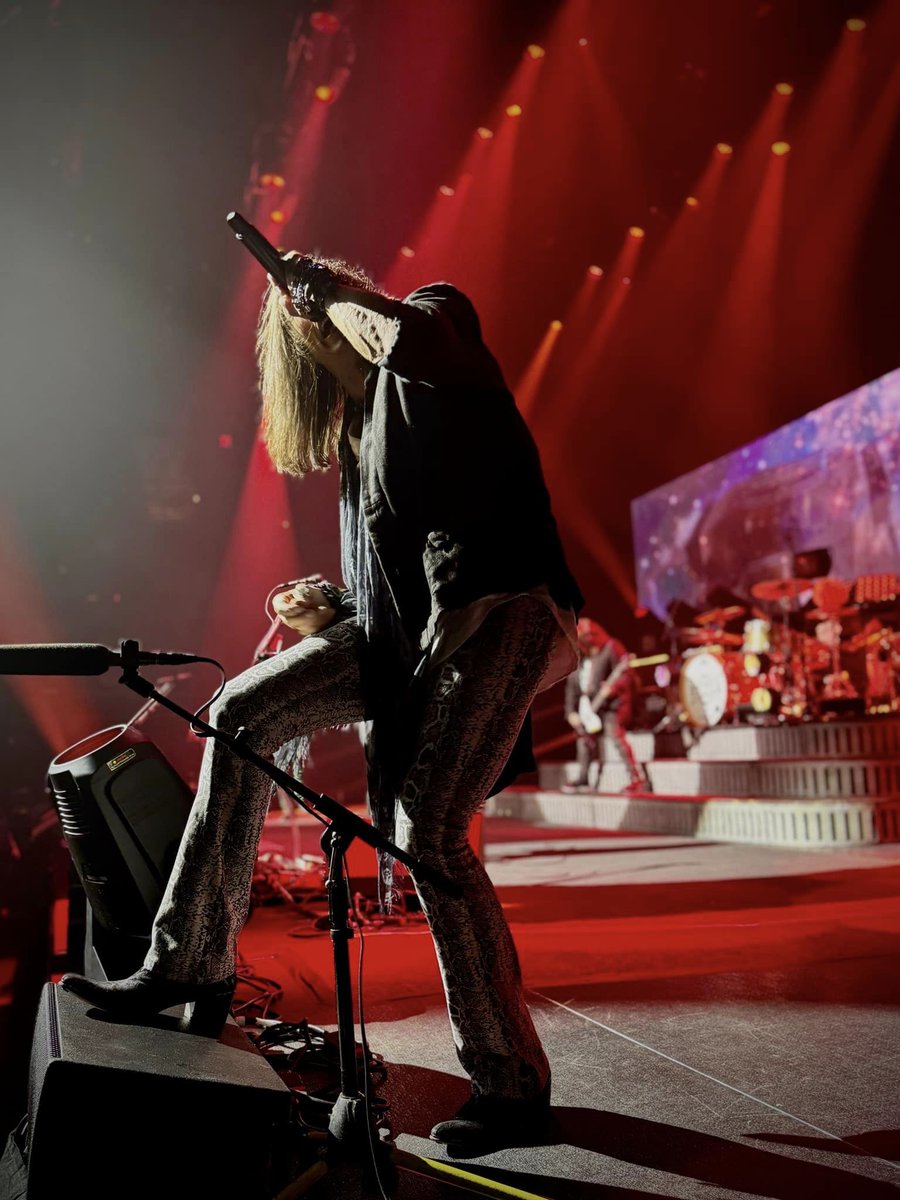 RanchRoadMusic's tweet photo. @TeslaBand absolutely killed it in Austin last night...thanks for putting on such an amazing show! https://t.co/qBMzuAQX2A