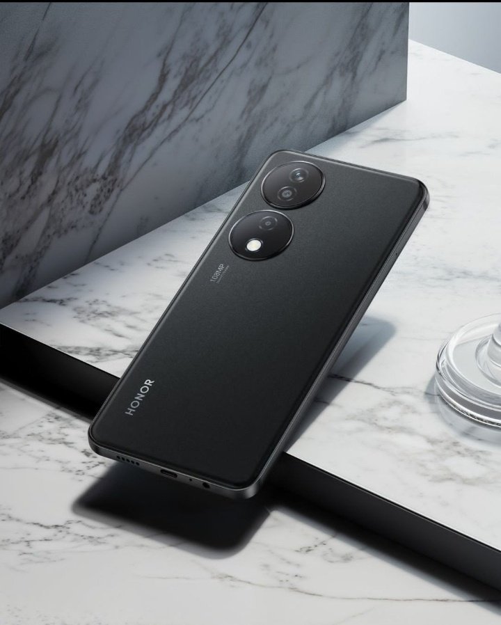 livelovealt's tweet photo. can you see the camera quality of honor v2 😩🔥 don't ncish (deprive) yourself of ig worthy pictures, courtesy of honor v2

LIEMA PANTSI X HONOR V2
CONGRATULATIONS LIEMA 
#HONORmagicV2
#LiemaPantsi https://t.co/6Tf19BzQp6