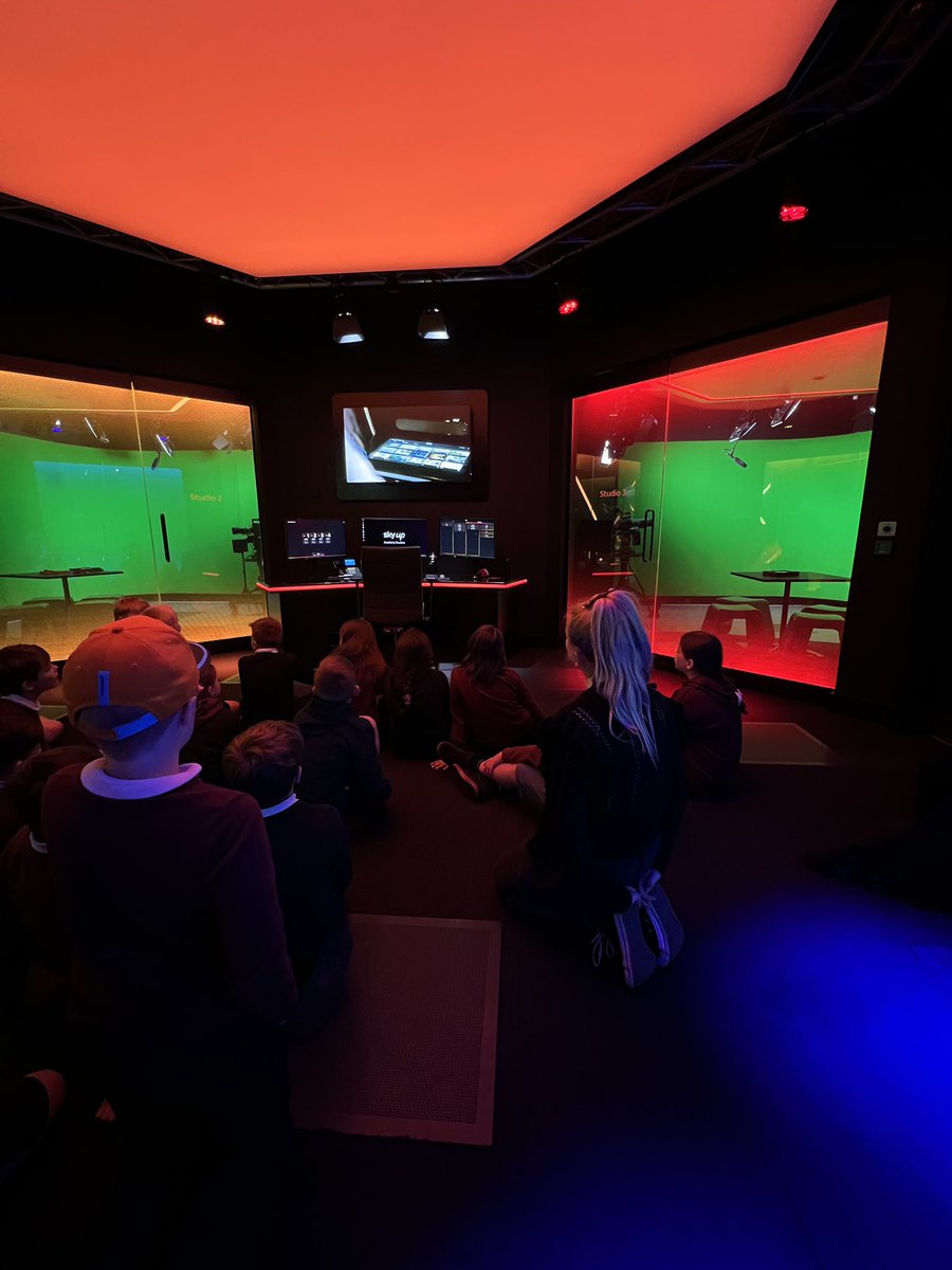 Then it was off the studios to get filming! 🎬🌟💻📽️