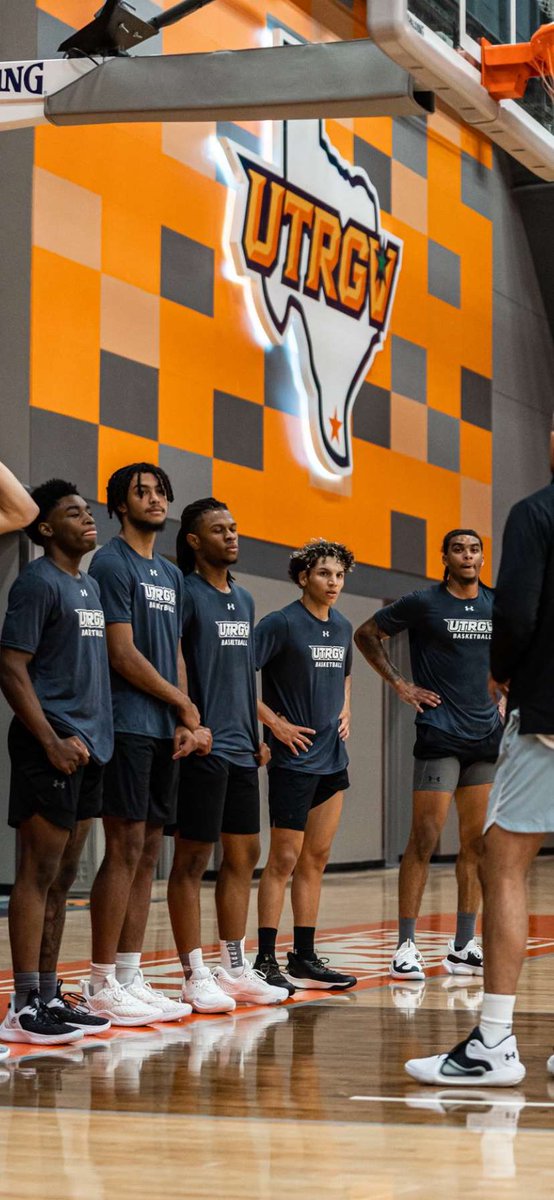 McAllenBallers's tweet photo. Congrats to former @vela_basketball standout and baller alum @ej_avelar great player even better person @UTRGVmbb @KahilFennell @rgvsports @KRGVSports @bybryanramos @BranitezSports @cortezmg007 @garzaalex4 @luceeeoooo @djones8301 @bigsloan32 @AlamoCityHoops1 https://t.co/BhXJm5A7RF