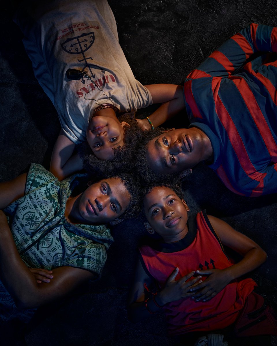 NetflixBrasil's tweet photo. 36 horas antes da trágica noite que ficou conhecida como a Chacina da Candelária, Jesus, Douglas, Sete e Pipoca eram apenas crianças.

Do criador e diretor Luis Lomenha, Os Quatro da Candelária é minha nova minissérie ficcional que chega em breve. Andrei Marques, Samuel Silva, Patrick Congo e Wendy Queiroz serão os protagonistas dessa história.