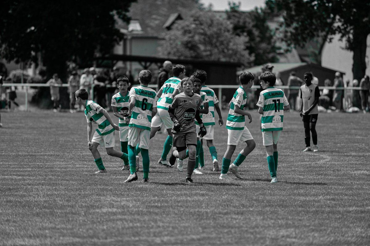 esthofouillard's tweet photo. Deux équipes 𝗨𝟭𝟯 étaient présentes au tournoi du FC Tinténiac Saint-Domineuc le week-end dernier. Un bon moment de partage entre joueurs de la A et B, coachs, et parents 🥰
Les verts et blancs terminent 7èmes sur 24.
#EnsembleEnVert #ESTF https://t.co/jqtDKe4JGJ