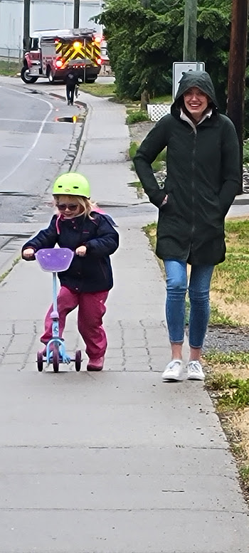 SD23News's tweet photo. Thank you for watching for young riders during #GoByBikeWeek! At Oyama Traditional, students enjoyed their annual kick off event riding along the rail trail with Mrs. Daniels and Principal Mr. Franklin. #TogetherWeInspireWonder https://t.co/CgtA3Q8CKP