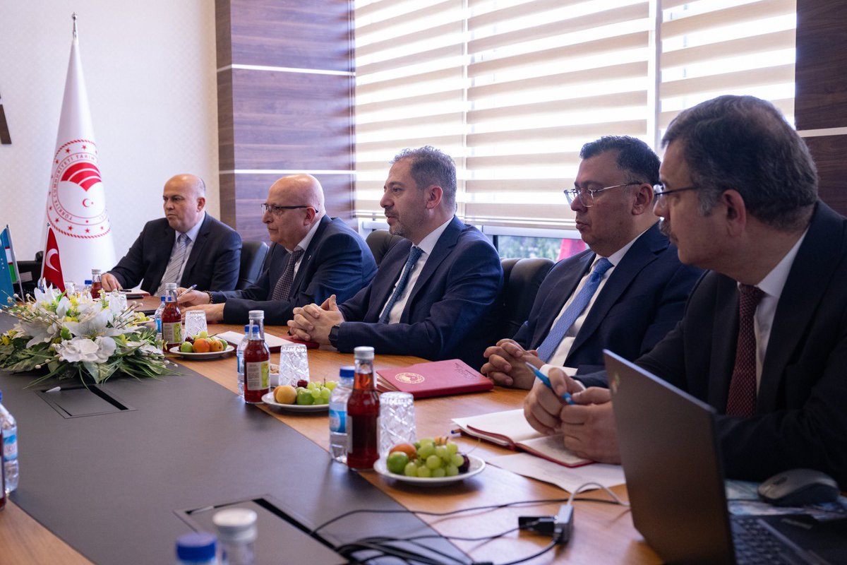 tagemgovtr's tweet photo. Özbekistan Cumhuriyeti Tarım Bakanı  İbrahim Abdurakhmonov ve beraberindeki Heyet Genel Müdürlüğümüzü Ziyaret Etti. Genel Müdürümüz @maatalay Başkanlığında ağırlanan heyete,TAGEM çalışmaları hakkında bilgi verildi. İki ülke arasında iş birlikleri görüşüldü. @TCTarim https://t.co/gnuTwIFxVA