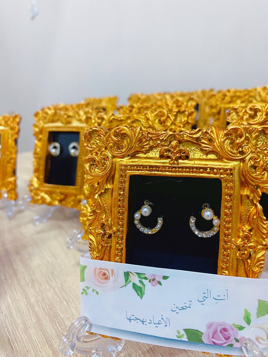 Towba_15's tweet photo. " ستاند كلاسيك " 
حابة عليها ثيم 
عيديات 
هدايا حجاج
أو حاجة توهقتي ماجبتي هدايا
ننقذك😆👌🏻
.
.
الحبة بـ ١٨ ريال بعد الخصم ١٤ ريال https://t.co/I4VNvltVrQ
