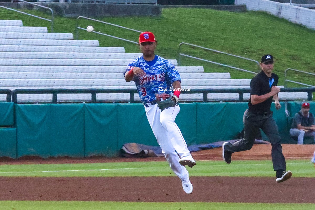 biest22's tweet photo. Game action with @smokiesbaseball from Tuesday night! @lrv1202 David Avitia Josh Rivera #Cubs #CubsProspect #Smokies https://t.co/6v9KJVlsHX