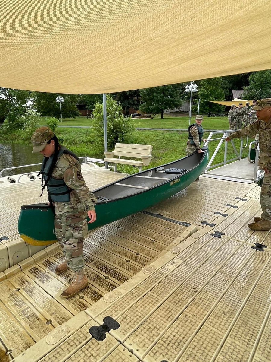 vbhs_jrotc's tweet photo. HOOAH! Day 2 of JCLC complete! Cadets went canoeing and participated in air rifle training. Some cadets couldn’t manage to stay in their canoes and ended up in the lake!

#PointerBattalion #PointerNation #OneTeamOneFight #VBHSJROTC https://t.co/RvuxEhLoR3