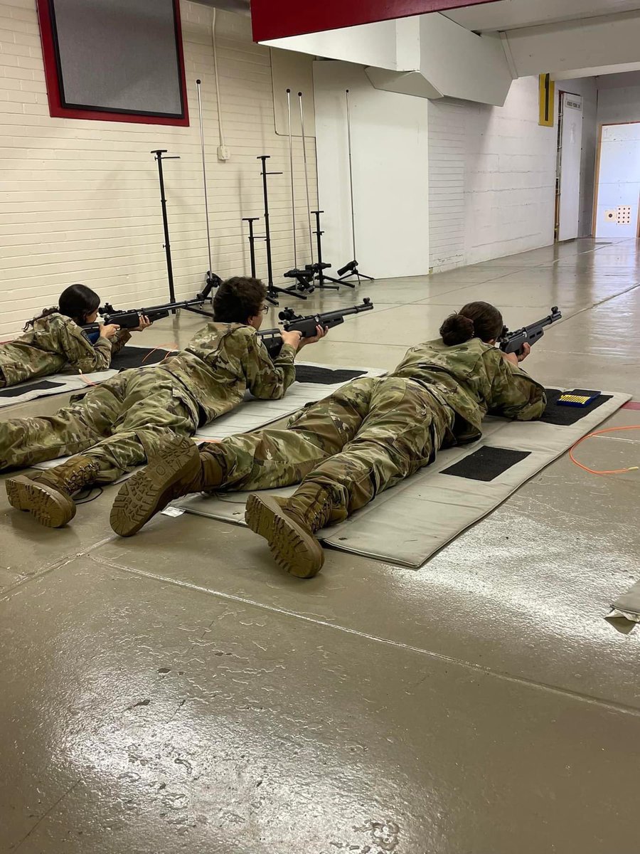 vbhs_jrotc's tweet photo. HOOAH! Day 2 of JCLC complete! Cadets went canoeing and participated in air rifle training. Some cadets couldn’t manage to stay in their canoes and ended up in the lake!

#PointerBattalion #PointerNation #OneTeamOneFight #VBHSJROTC https://t.co/RvuxEhLoR3