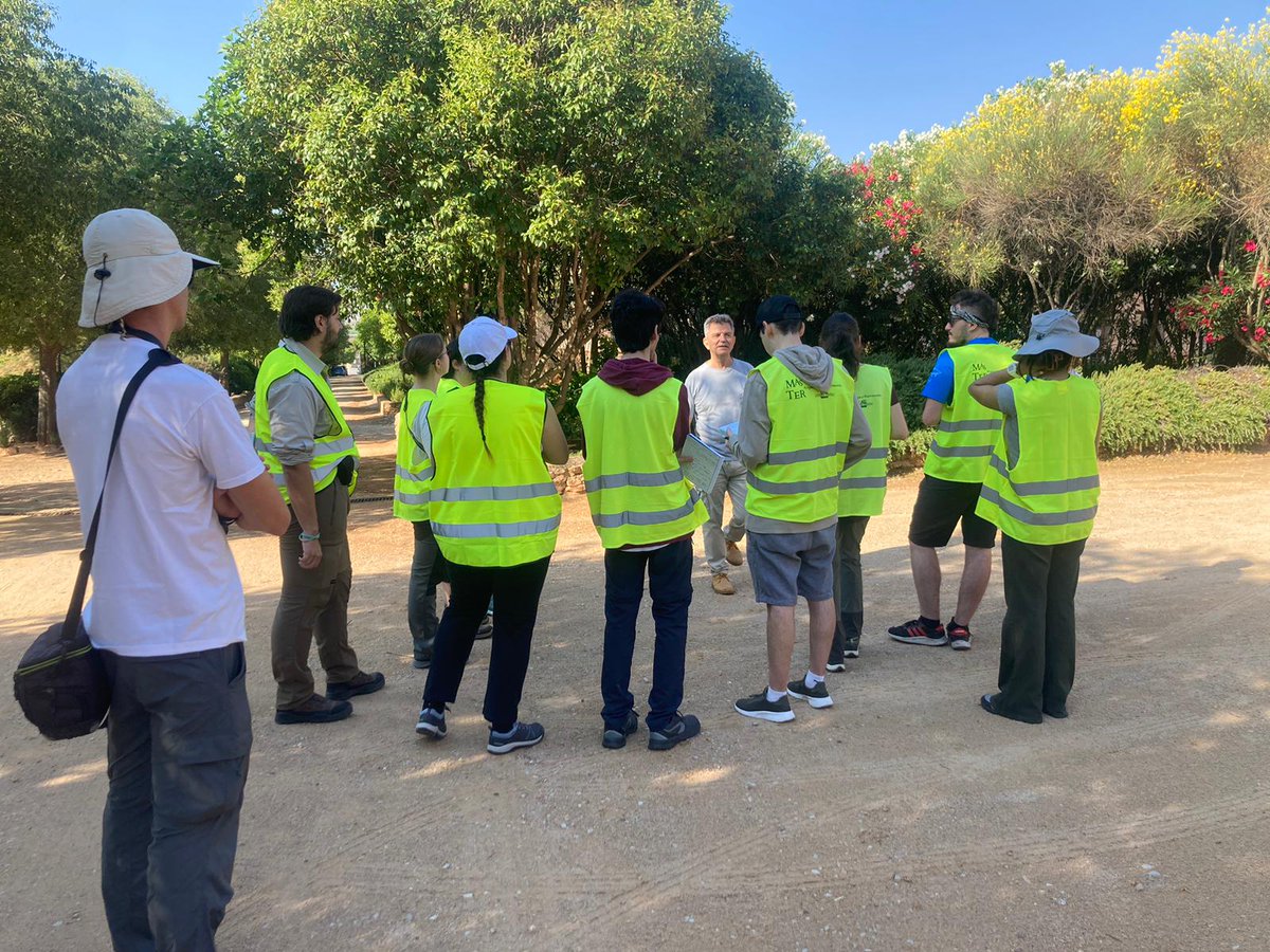 MAP_UAM's tweet photo. 👏Más fotos de la asignatura de Prácticas de Excavación y Prospección de #nuestromaster
📷Es el turno de los estudiantes que han comenzado sus prácticas en el Cerro de las Cabezas (Valdepeñas), bajo la dirección del Prof. Juan Blánquez
😊¡Disfrutad mucho y aprended! https://t.co/C8yFE6PlsV